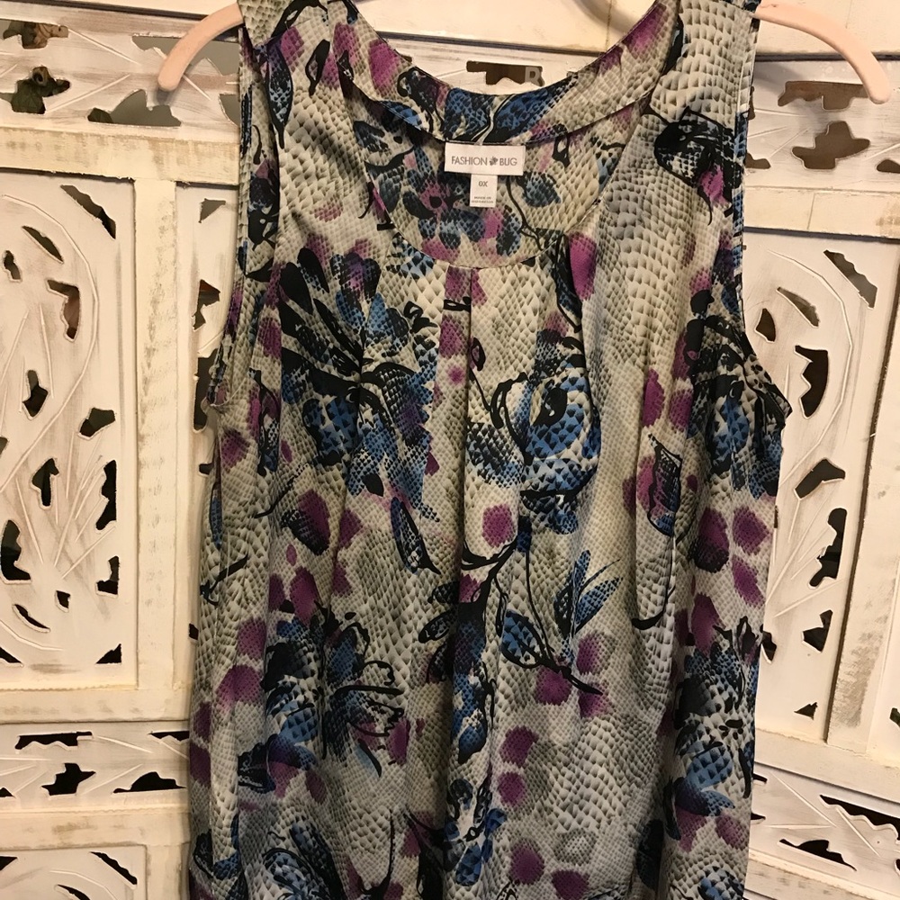 Blouse- multi color size 0X  brand is Fashion Bug
